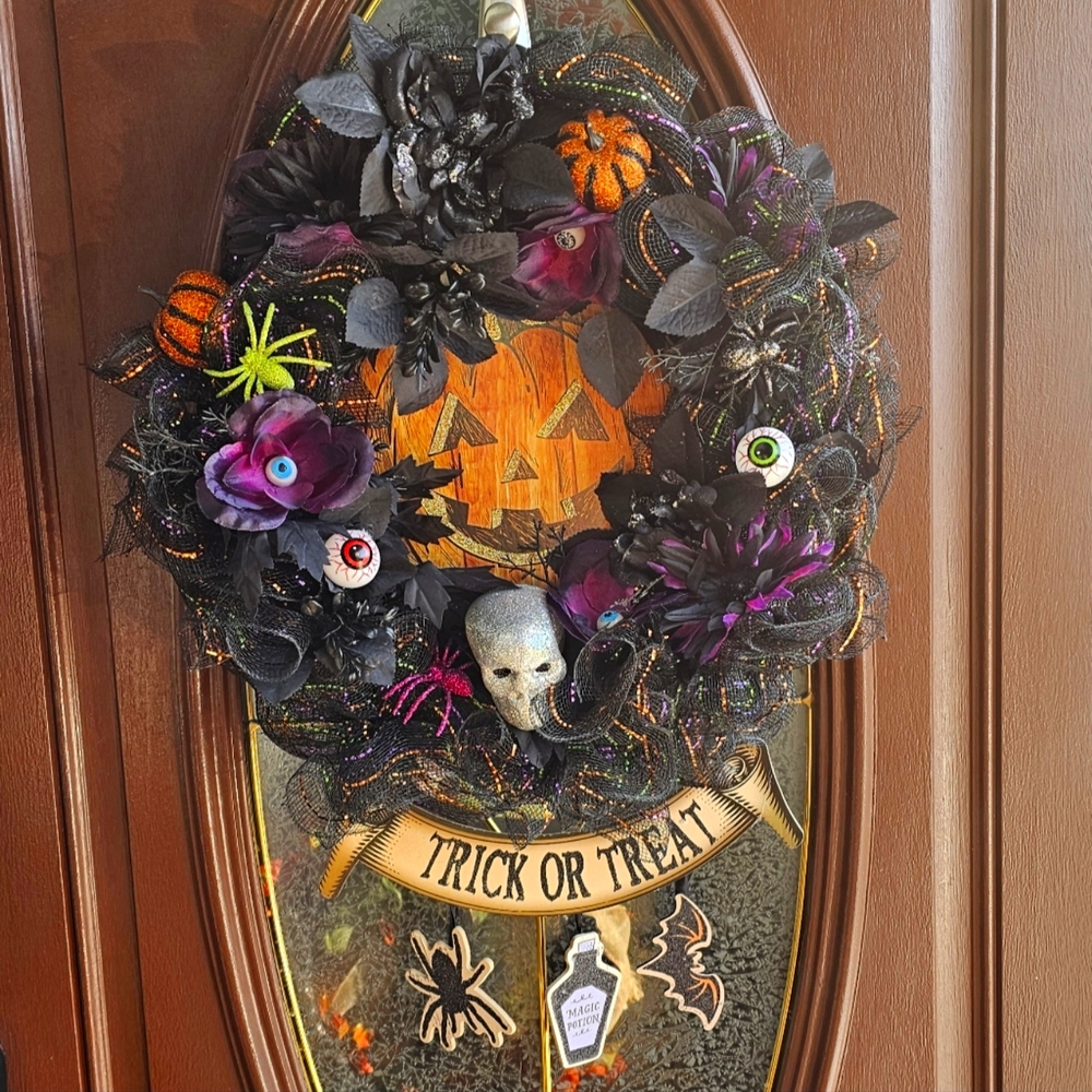 Halloween Wreath with Pumpkin and Skulls